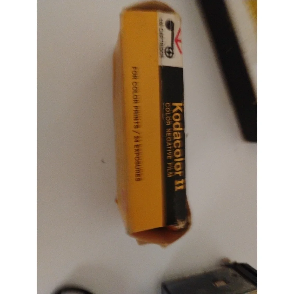 Vintage Kodak Instamatic 134 Color Outfit Automatic Electric Camera